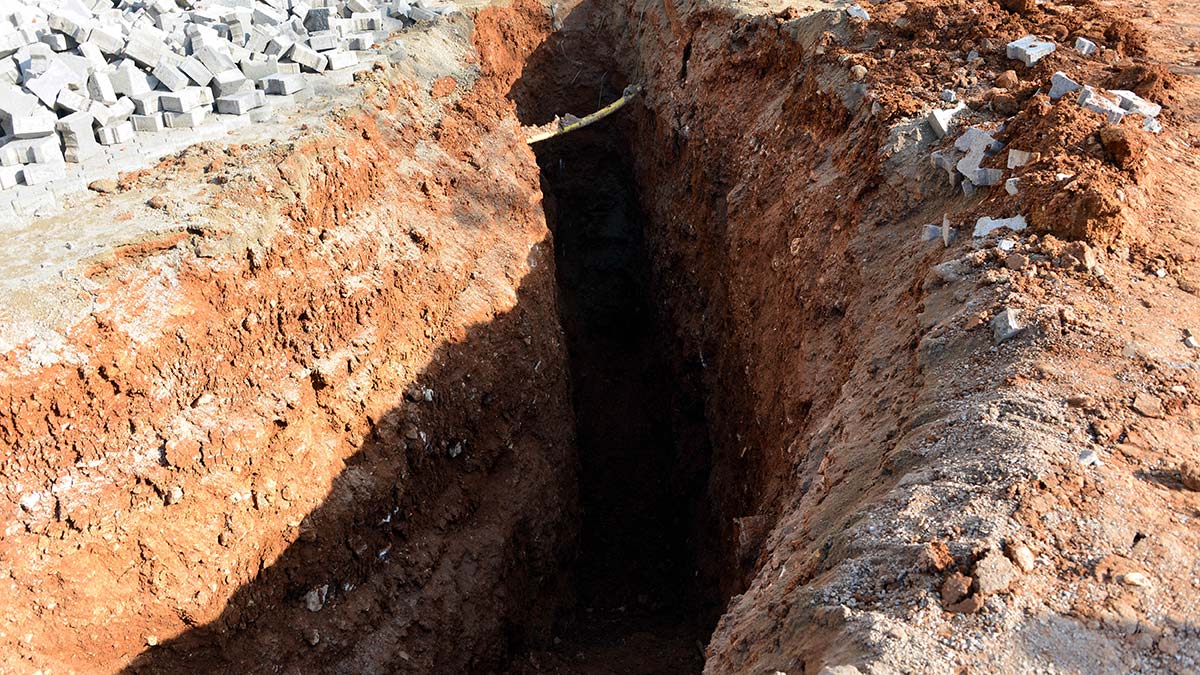 Göçükte ağır yaralanan işçi hastaneye kaldırıldı