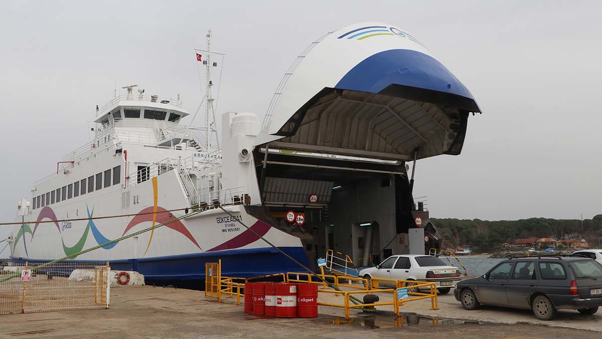 Gökçeada'ya tarifeli feribot seferleri iptal edildi