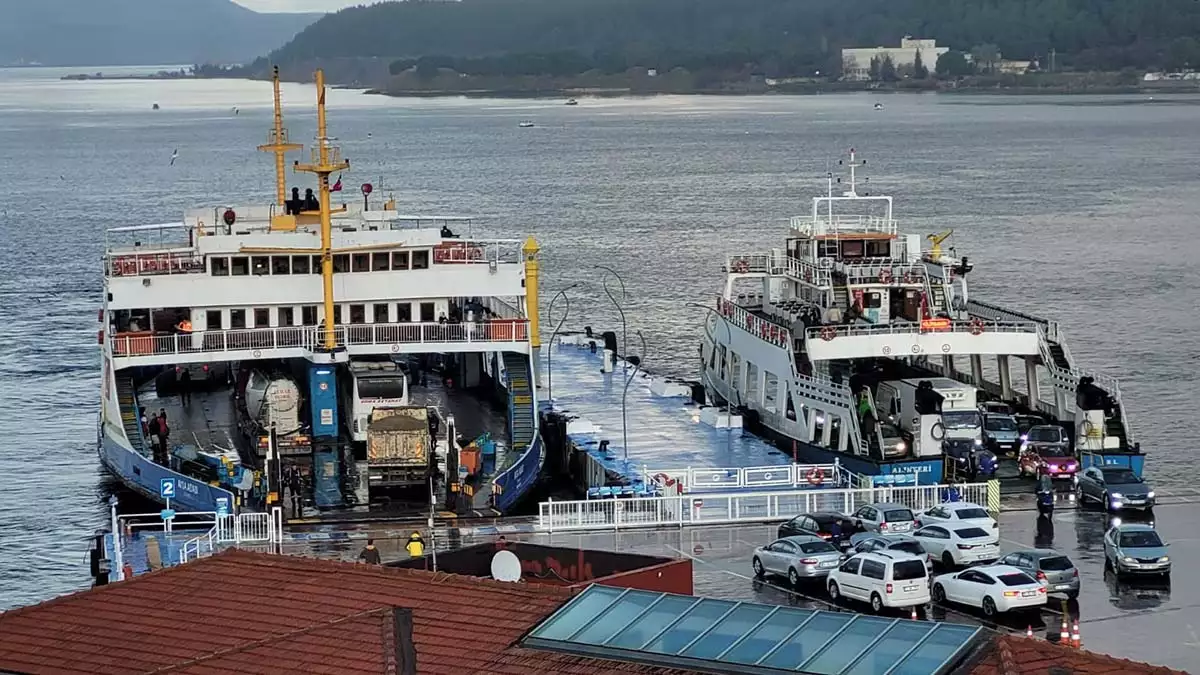 Gökçeada'ya tarifeli feribot seferleri iptal edildi