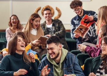 Sopayla kilime vuranın gayesi, kilimi dövmek değil, tozu kovmaktır