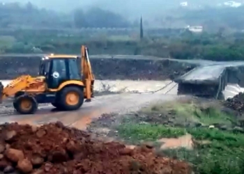 Hatay'da sağanak yağış köprüleri yıktı