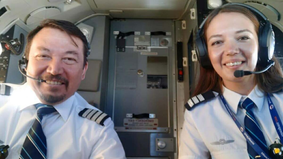 Babasıyla aynı kokpitte uçtu