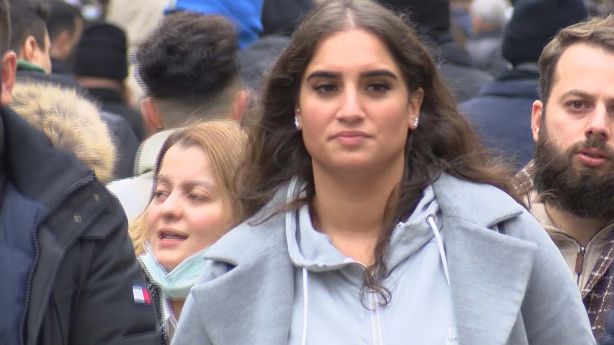 İstanbul sokaklarında maske takmak unutuldu