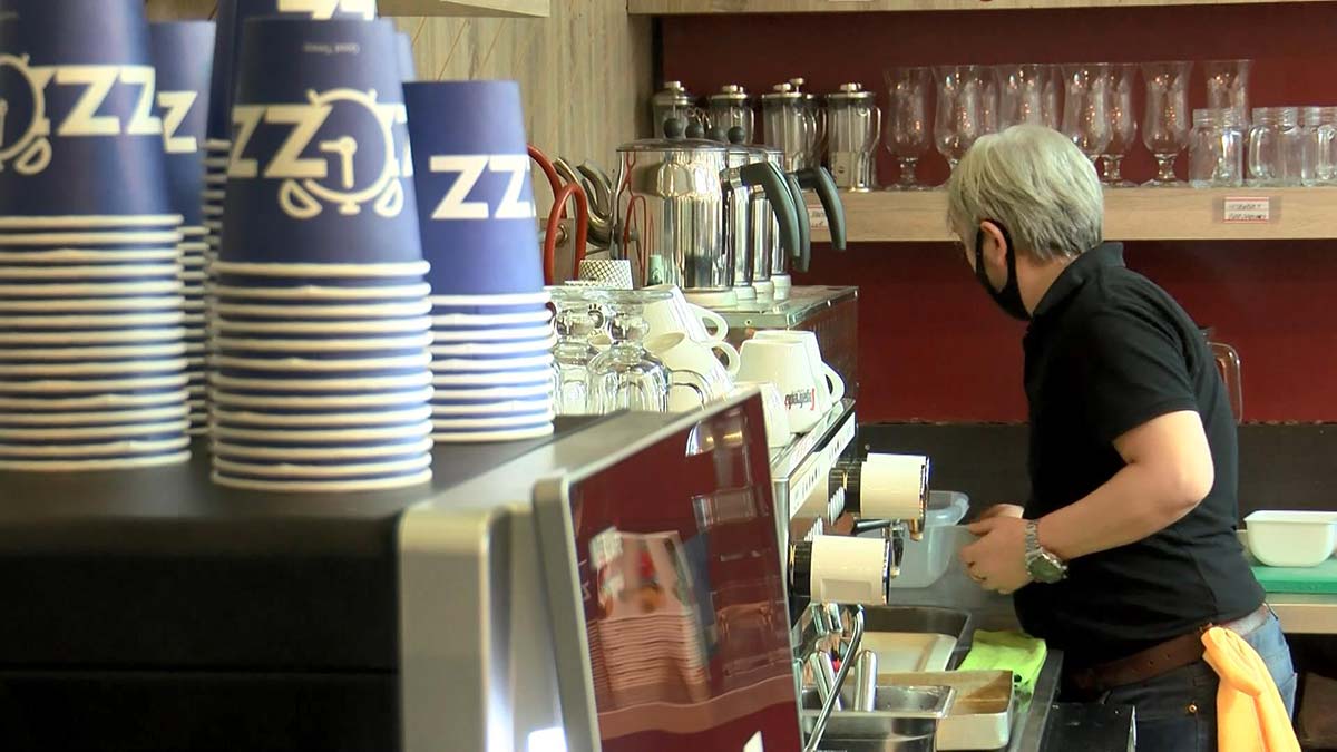 Günlük hayatta sıklıkla kullanılan karton bardaklar tehlike saçıyor. Sıcak çay, kahve, su ya da çorba konulan bu karton bardaklar hastalık riskini arttırıyor.