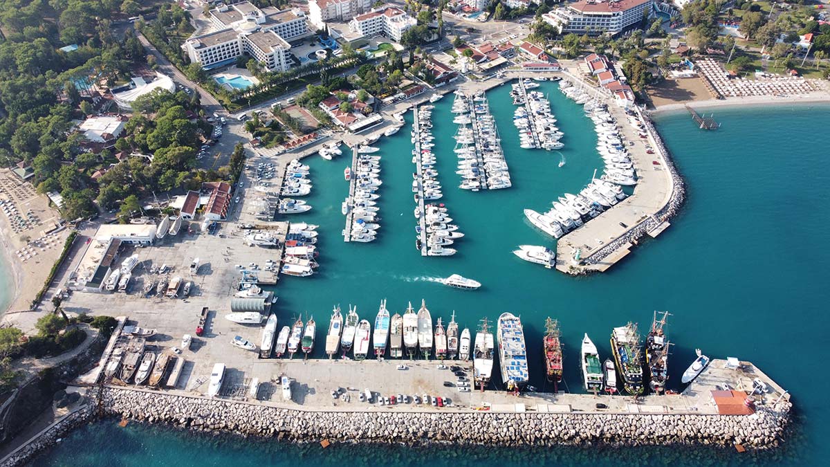 Kemer'de bu yıl 539 yat marinaya demirlendi