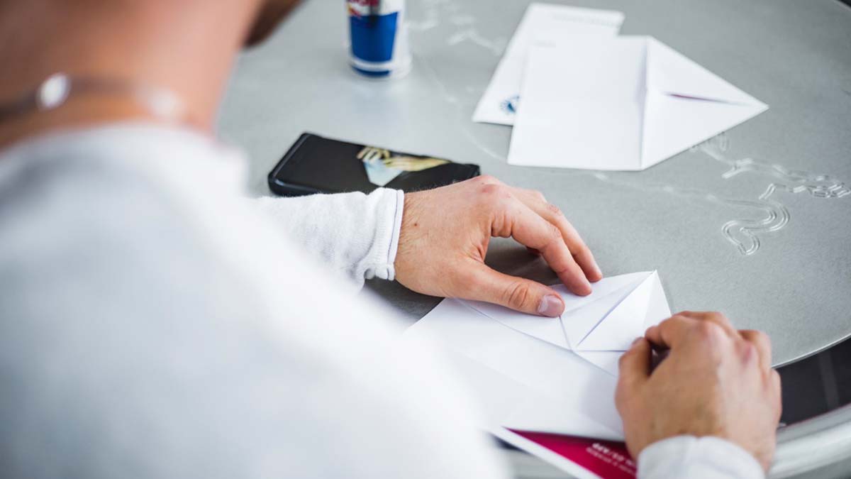 Kâğıt uçak pilotları dünya finali için yarışacak