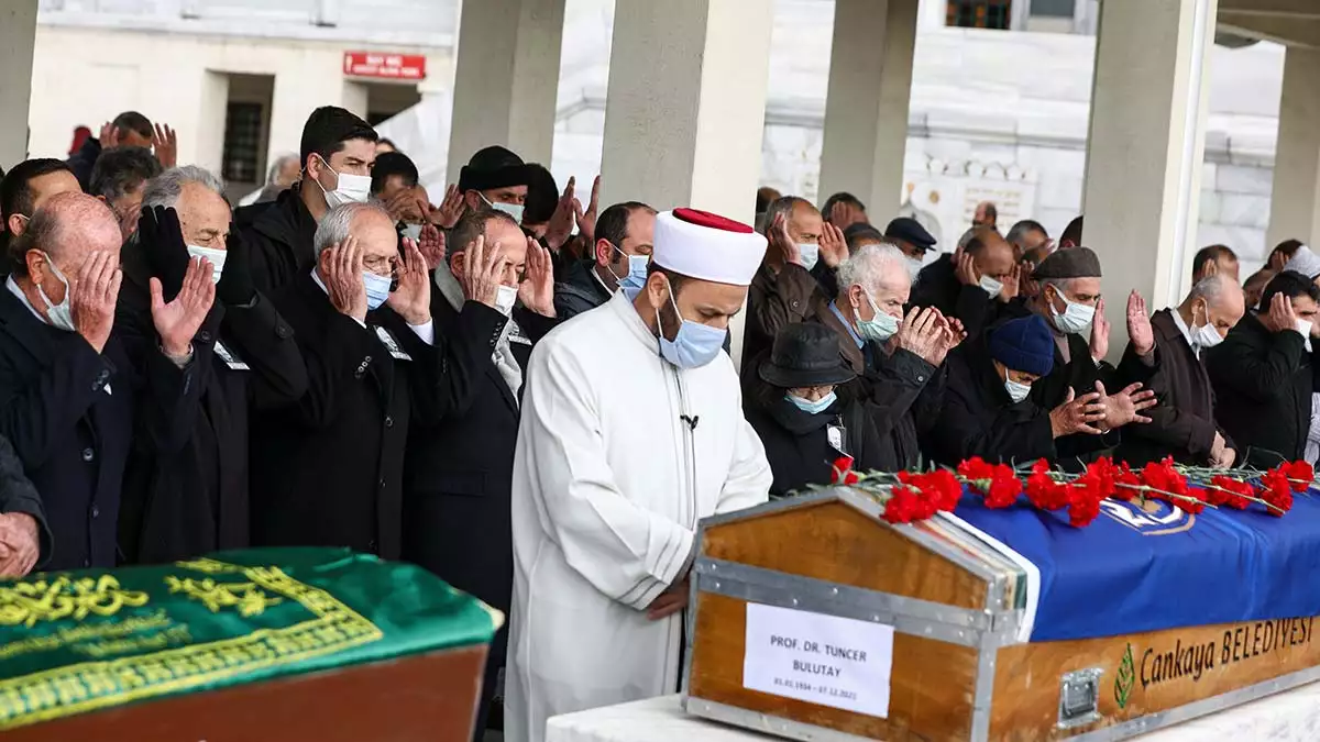 Kılıçdaroğlu, bulutay'ın cenaze törenine katıldı