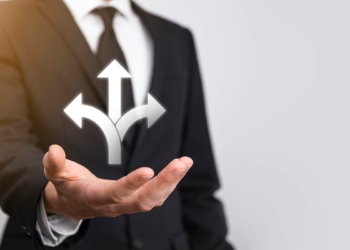 Hata yapmakta var düşüp tekrar kalkmakta