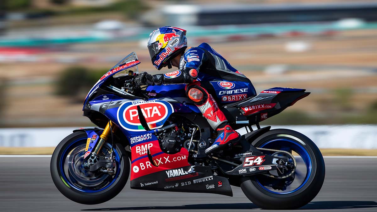 Endonezya’da düzenlenen Dünya Superbike Şampiyonası’nda 2021 sezonunun şampiyonu oldu. (Razgatlıoğlu, şampiyonayı kazanan ilk Türk motosikletçi olarak tarihe geçti.)