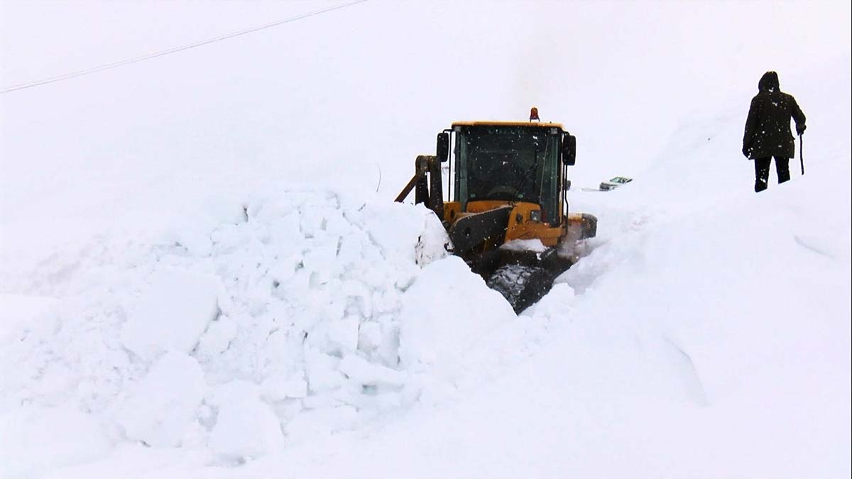 Muş'ta kar kalınlığı 4 metreyi buldu