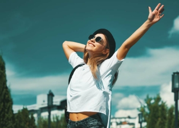 Bir gün çıkıp gelir uzaklardan mutluluk