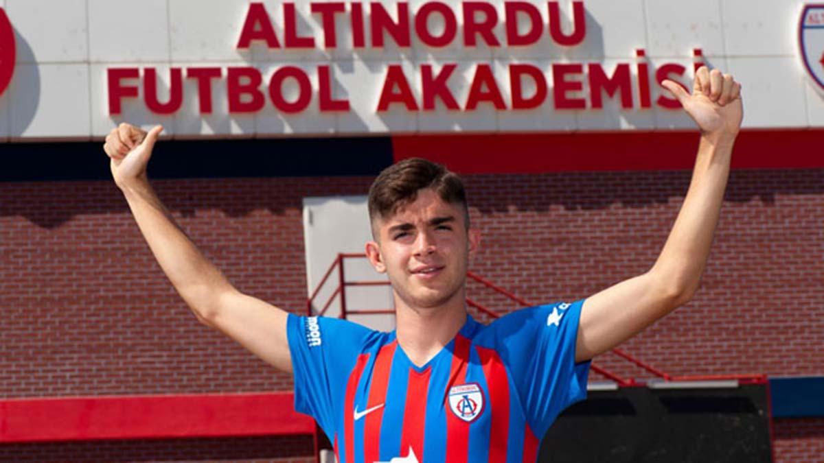 Spor Toto 1'inci Lig ekibi Altınordu'dan Almanya Bundesliga takımı Arminia Bielefeld'e transfer olan Burak İnce Bundesliga'da kendini kanıtlayacak.