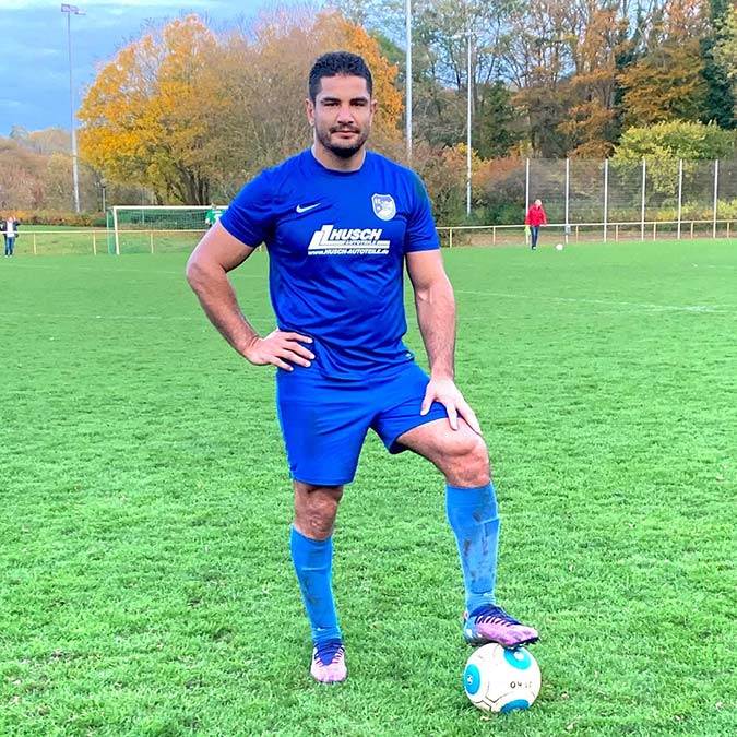 Taha Akgül futbola başladı