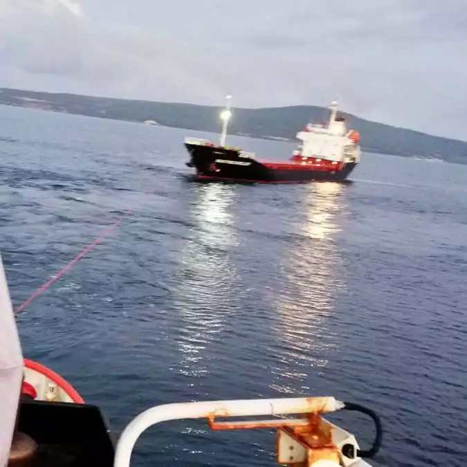 Panama bayraklı gemi çanakkale'de arızalandı