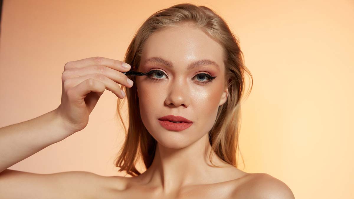 Pandemi 2021 makyaj trendlerini sadeleştirdi