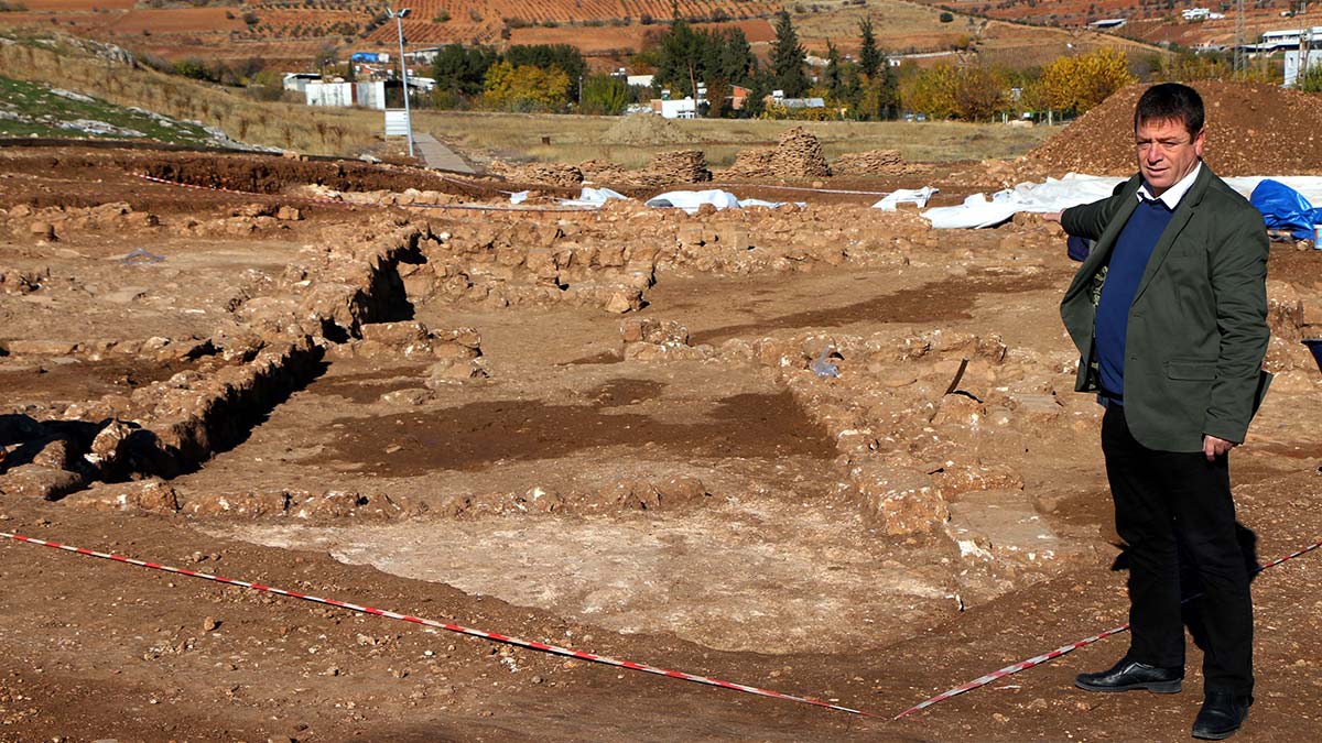 Perre'de Roma dönemine ait dokuma atölyesi bulundu