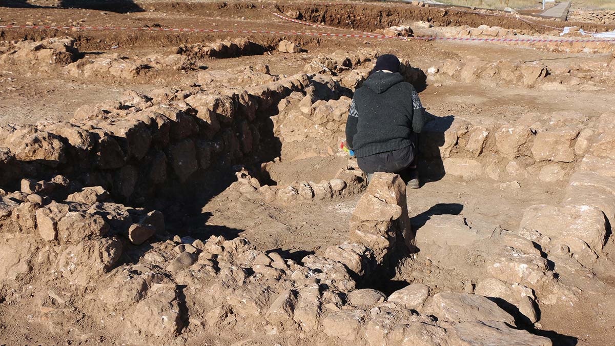 Perre'de Roma dönemine ait dokuma atölyesi bulundu