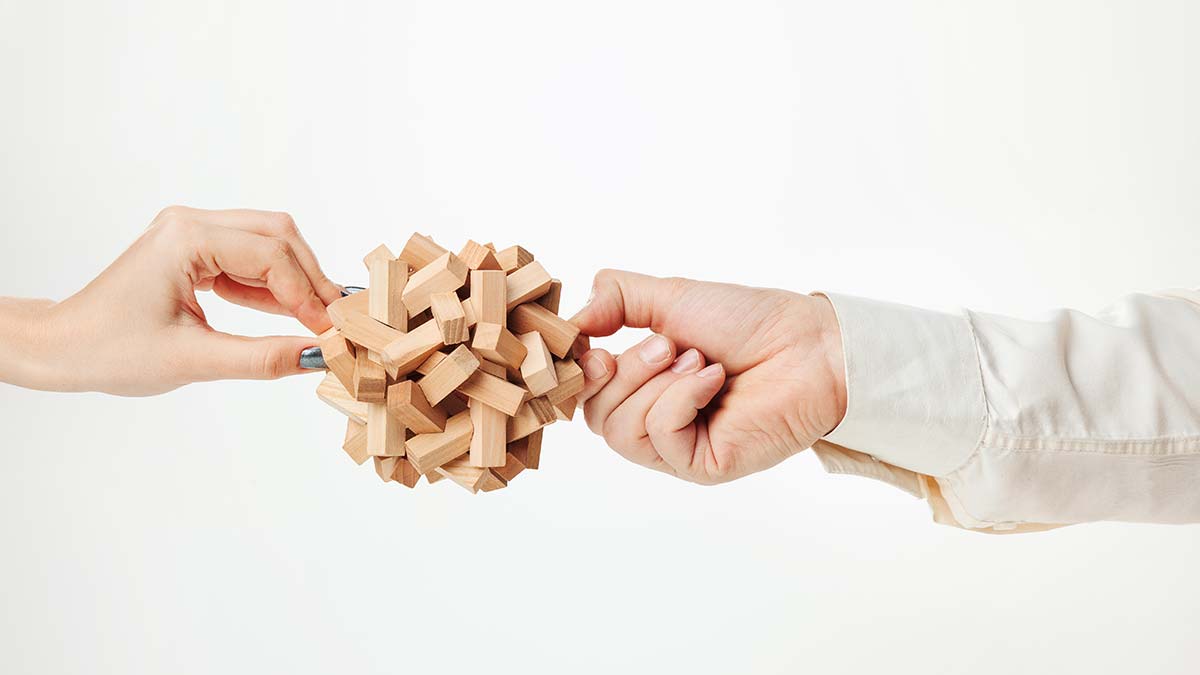 Problemleri çözmek mi? Eleştirmek mi gerekir ?