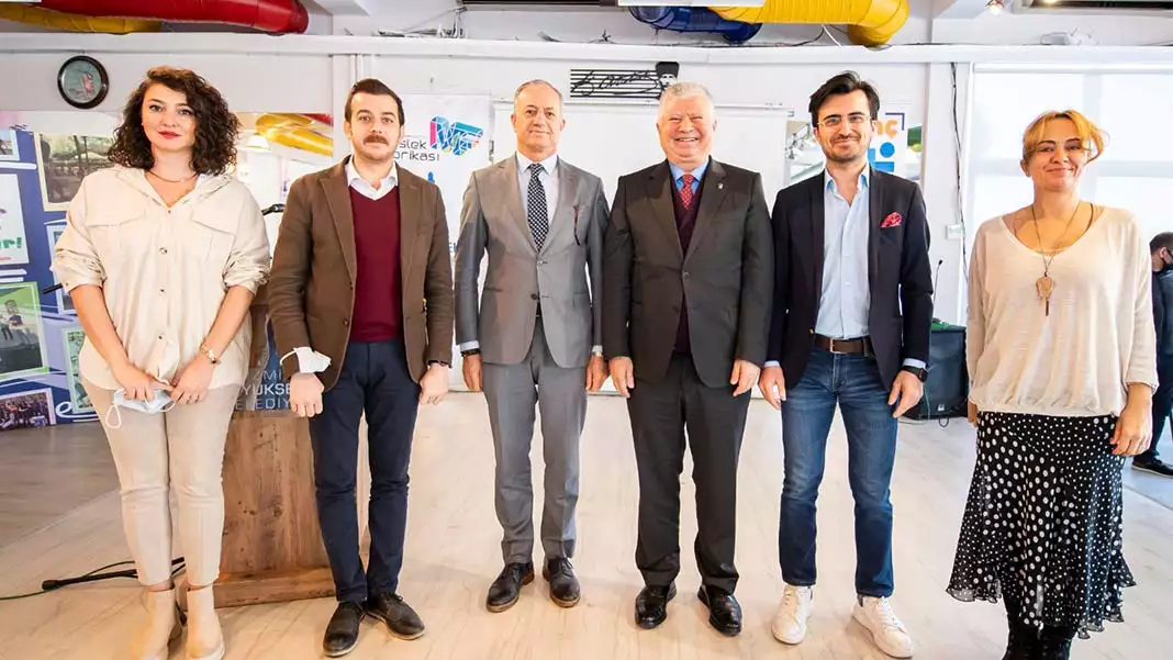 İzmir büyükşehir belediyesi, dünyanın farklı ülkelerinden sosyal girişimcileri uluslararası sosyal girişimcilik çalıştayı’nda bir araya getirdi.