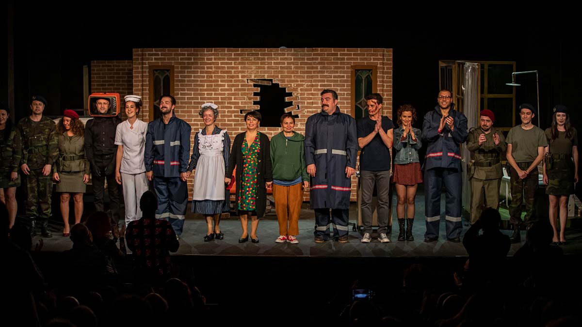 İzmir Şehir Tiyatroları ikinci oyununu sahneledi