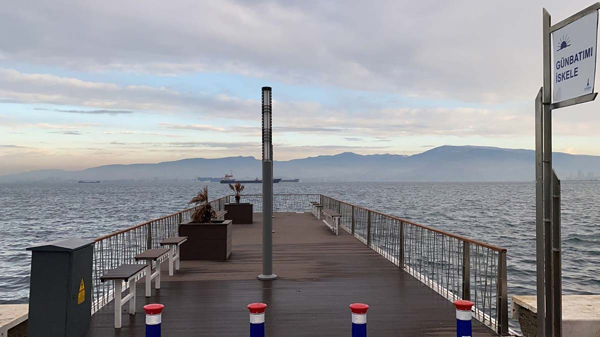 İzmir'de ahşap iskeleler yenilendi