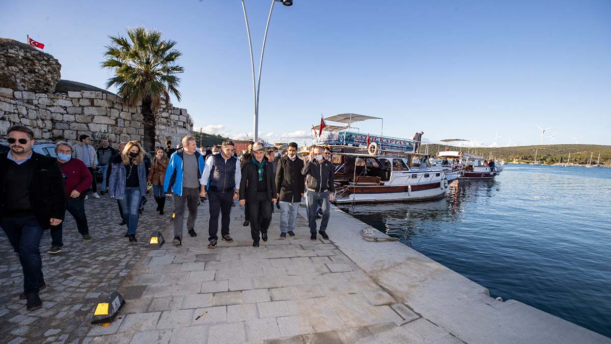 İzmir Sığacık sahili yepyeni bir görünüme kavuştu. İzmir Büyükşehir Belediyesi’nin Sığacık’ta yaptığı kıyı düzenleme çalışması tamamlandı.