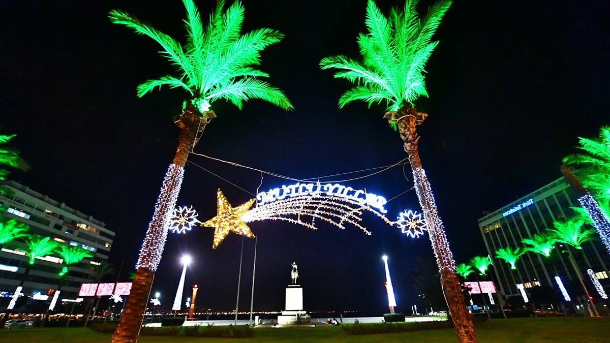 İzmir yeni yıla ışıl ışıl giriyor