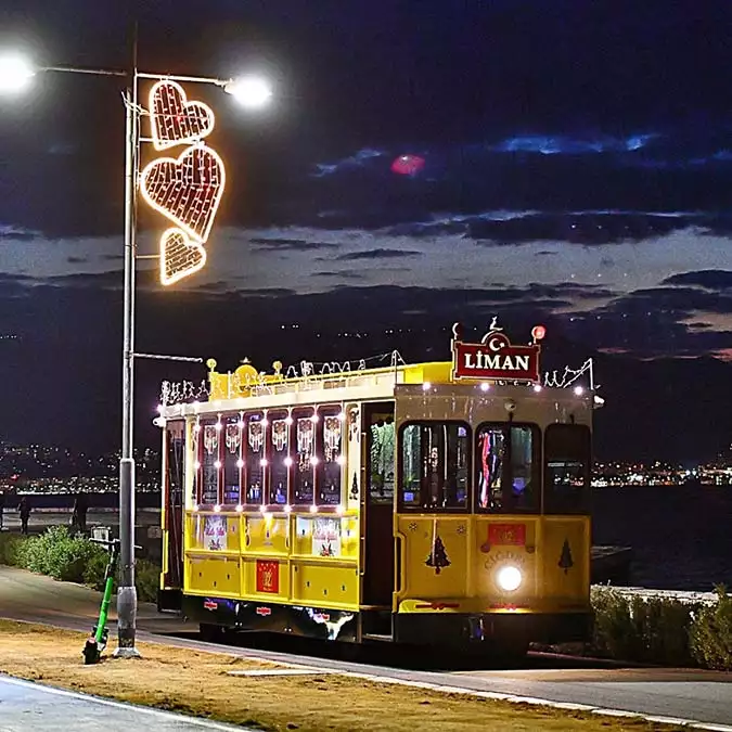 İzmir yeni yıla ışıl ışıl giriyor