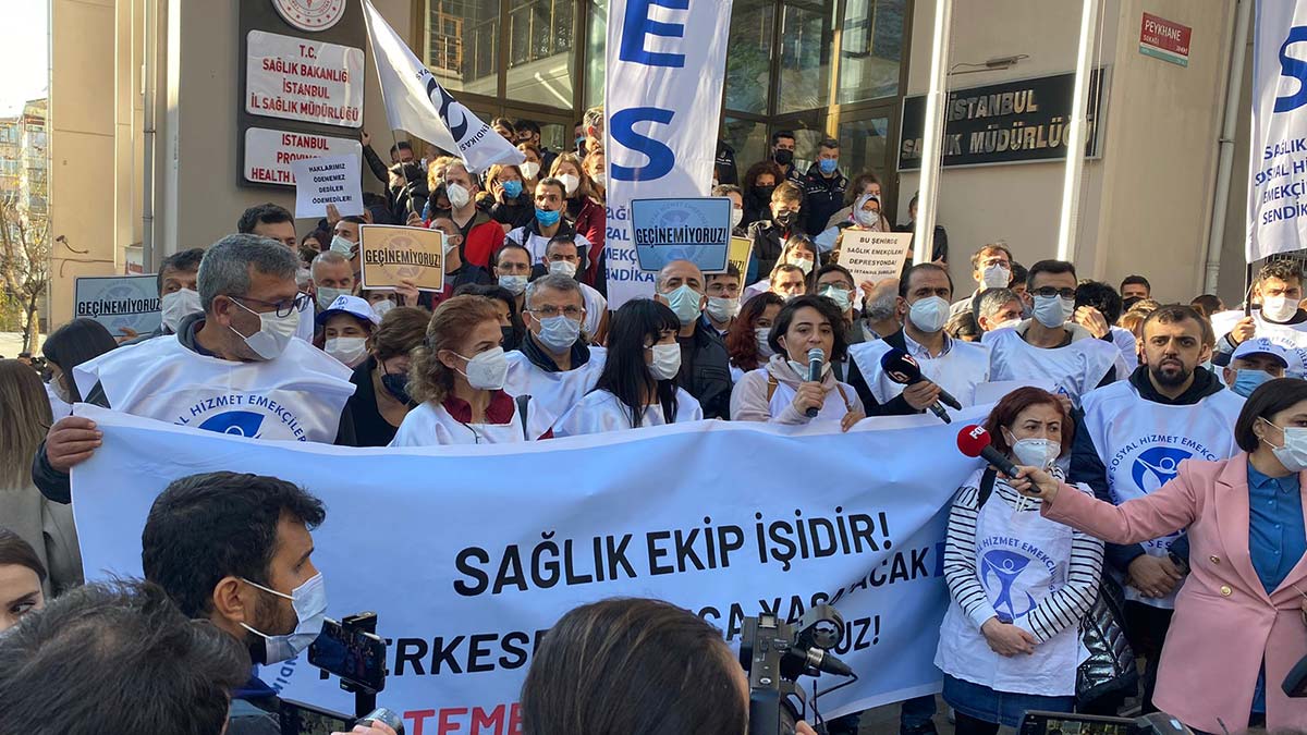 Sağlık çalışanlarından il sağlık müdürlüğü önünde eylem