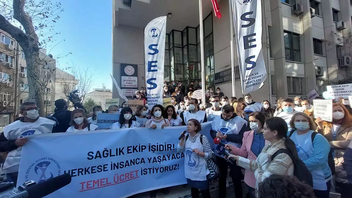 Sağlık çalışanları eylem yaparak özlük haklarını istedi