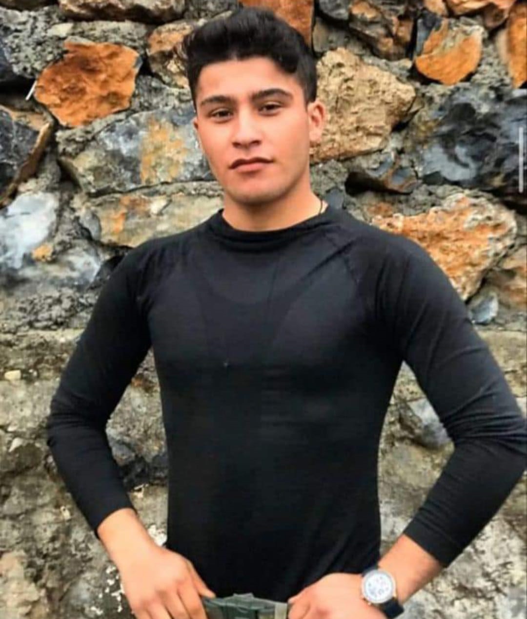 Sancaktepe'ye şehit ateşi düştü! Saldırıda şehit düşen 3 askerden Piyade Uzman Çavuş İdris Aksöz(23)'ün acı haberi Sancaktepe'de yaşayan ailesine ulaştı.  