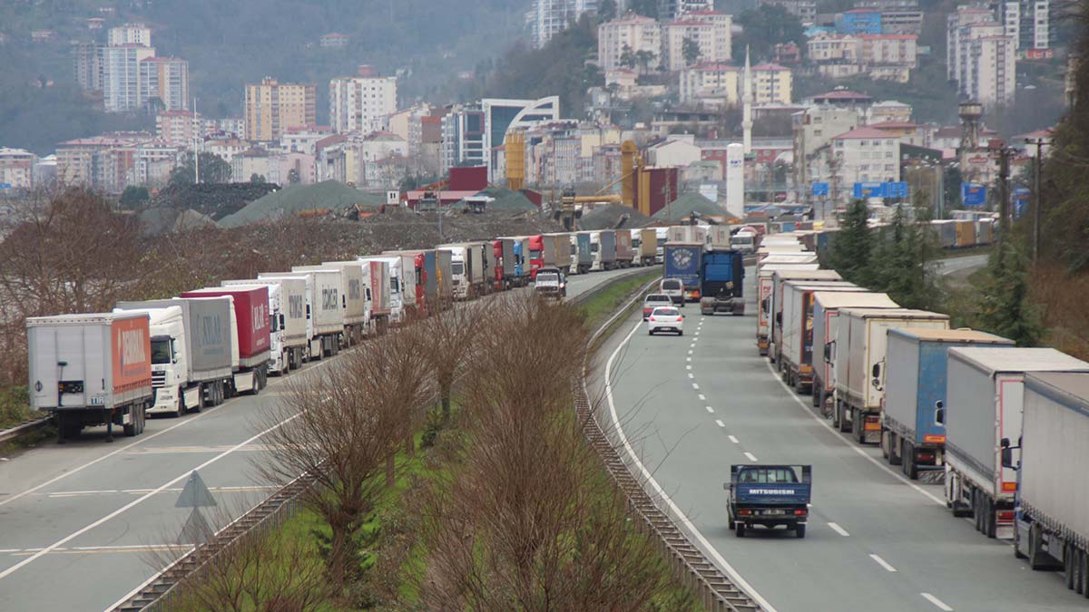 Sarp Sınır Kapısı'nda TIR kuyruğu