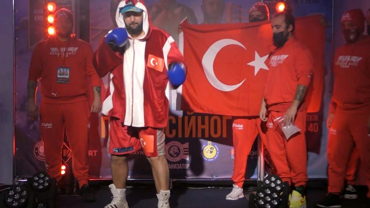 Serdar Avcı, Danny Williams'a ringi dar etti