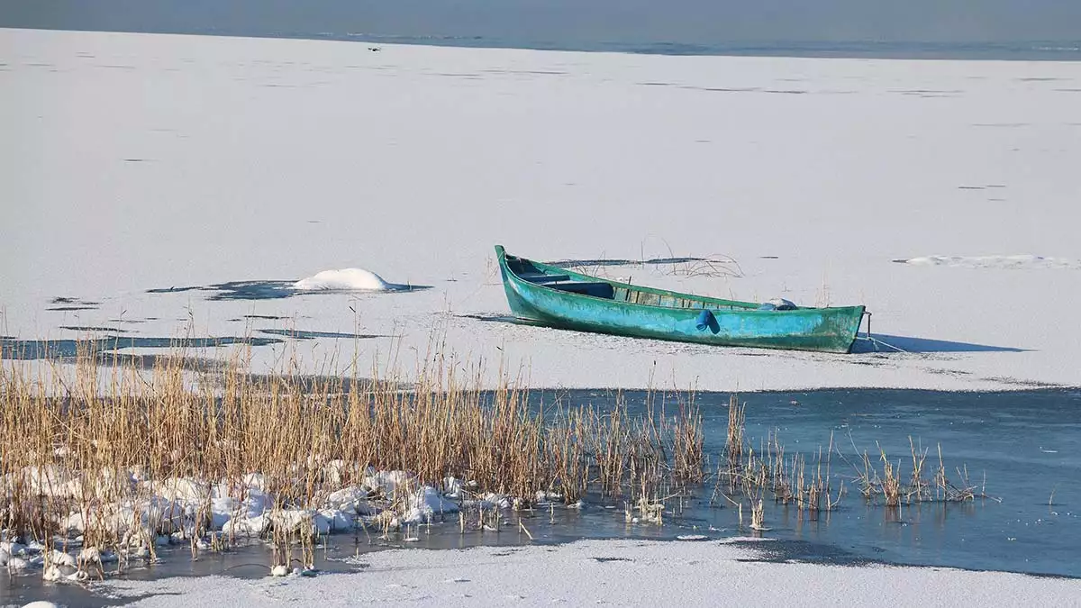 Sıcaklık düştü, beyşehir gölü dondu