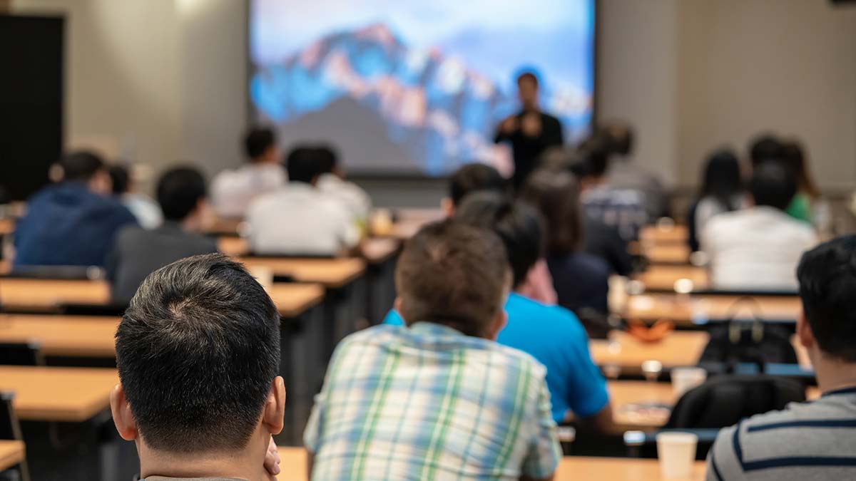 Sopayla kilime vuranın gayesi, kilimi dövmek değil, tozu kovmaktır. "Lisede gerçek dostluklar, üniversitede gerçek rakiplerle tanışacaksınız" derlerdi hep.