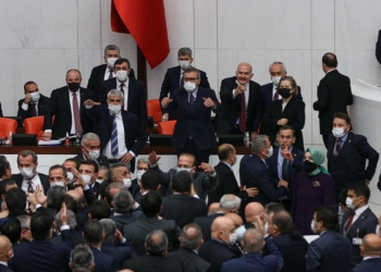 TBMM'de bütçe görüşmelerinde yumruklu kavga