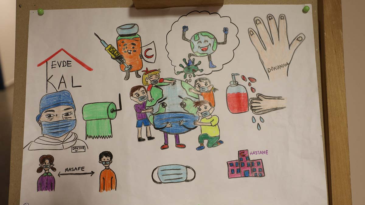 Ankara'da, ilkokul öğrencisi Göktuğ Celal Tümer (9), 'Pandemiden böyle korunuyorum' temalı resim yarışmasında 1. oldu.