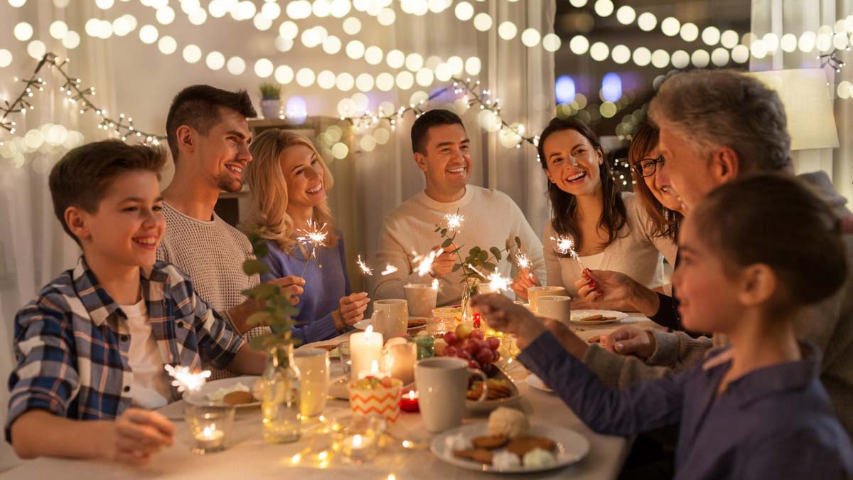 Yeditepe Üniversitesi Koşuyolu Hastanesinden Uzm. Dyt. Uzm. Klinik. Psk. Merve Öz, yılbaşı akşamı sağlıklı beslenme önerilerinde bulundu.