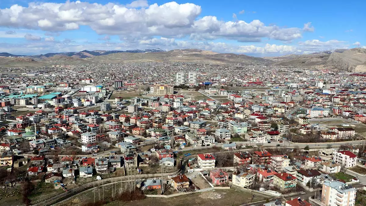 Van yüzüncü yıl üniversitesi (yyü) jeoloji mühendisliği bölümü öğretim üyesi dr. Onur köse, "'van'da uzun süredir kıpırdamayan fayın aktivitesi tedirgin ediyor" diye konuştu.