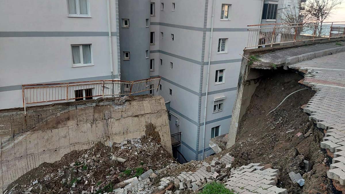 İstinat duvarı 30 yıl önce yapılmış