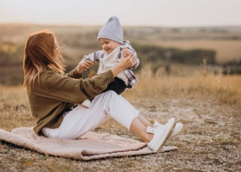 Yeryüzünün kanatsız melekleri anneler