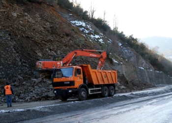 Zonguldak Ankara yolunda heyelan sonrası temizlik