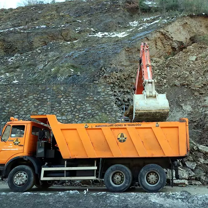 Zonguldak ankara yolunda heyelan sonrası temizlik