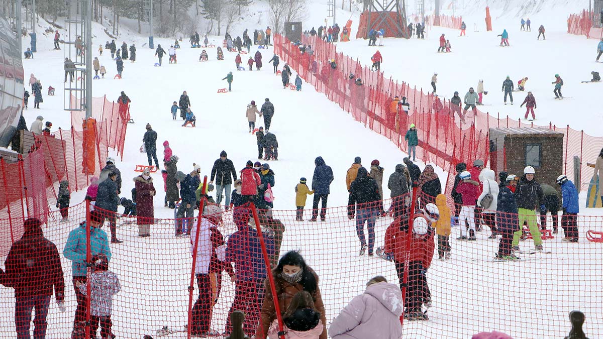 Palandöken yeni yılın ilk hafta sonu doldu