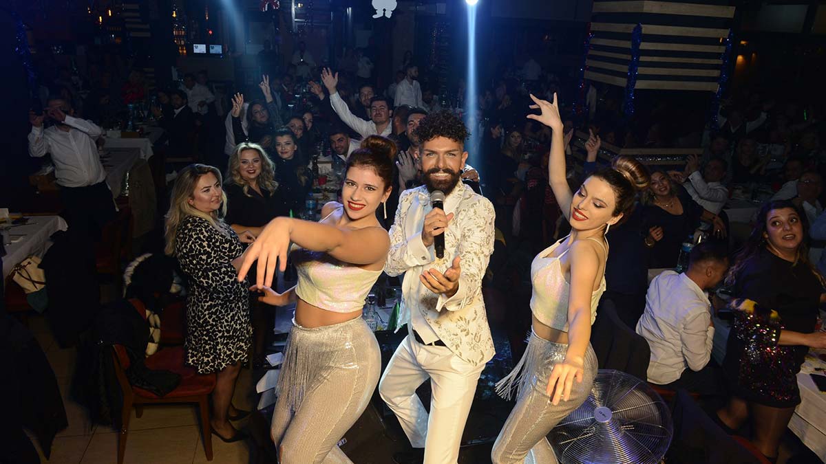 Mehmet Çevik yılbaşı gecesi sevenleriyle buluştu