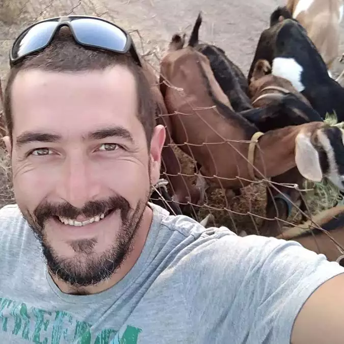 Bulgaristan göçmeni, gazetecilik mezunu 37 yaşındaki salih mutlu, i̇zmir’in urla ilçesinde kurduğu çiftlikle kendisine bambaşka bir hayatın kapısını aralayarak bir girişimcilik örneği sergiledi.