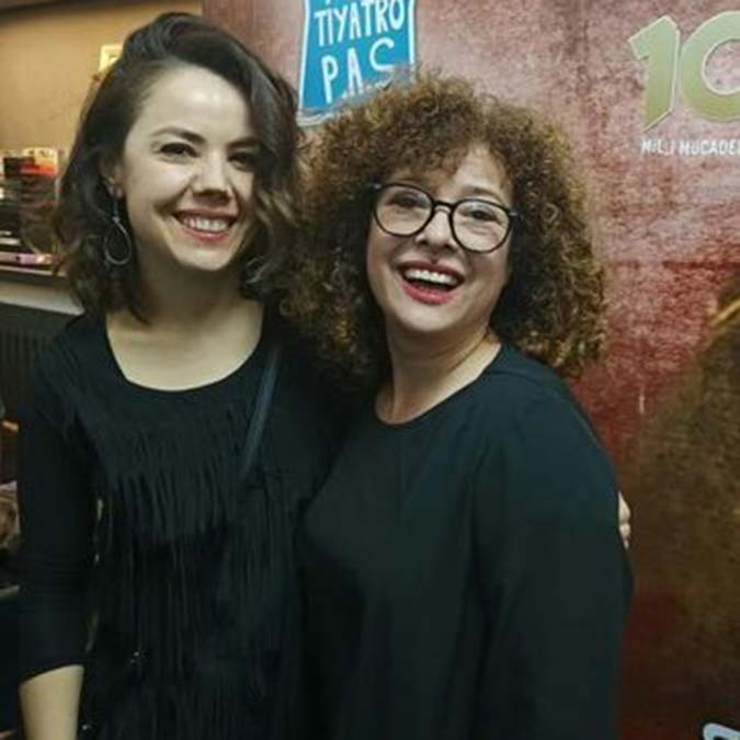 Oyunun yönetmeni Özgür Kaymak ve oyuncu Sevtap Çapan