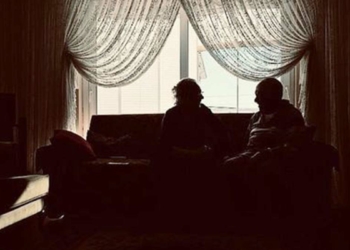 Unutursanız fısıldayan insanlar biriktirin