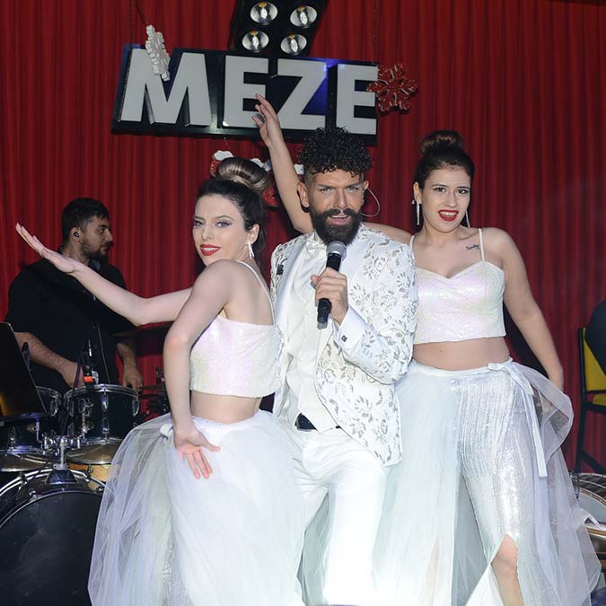 Mehmet Çevik yılbaşı gecesi sevenleriyle buluştu