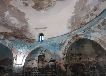 Deva Hamamı talan edildi